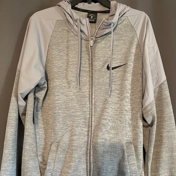 mens nike drifit hoodie